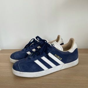 Suede light navy adidas Gazelle sneakers